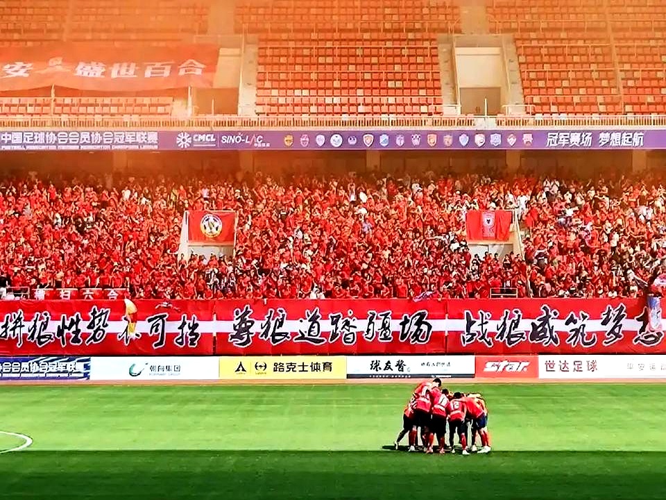 关于队员集体表现出色，球队士气高涨备战下一场比赛的信息