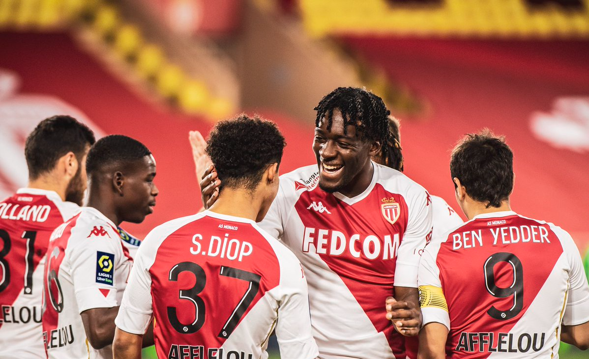 里尔客场战胜南特，继续保持领先地位的简单介绍