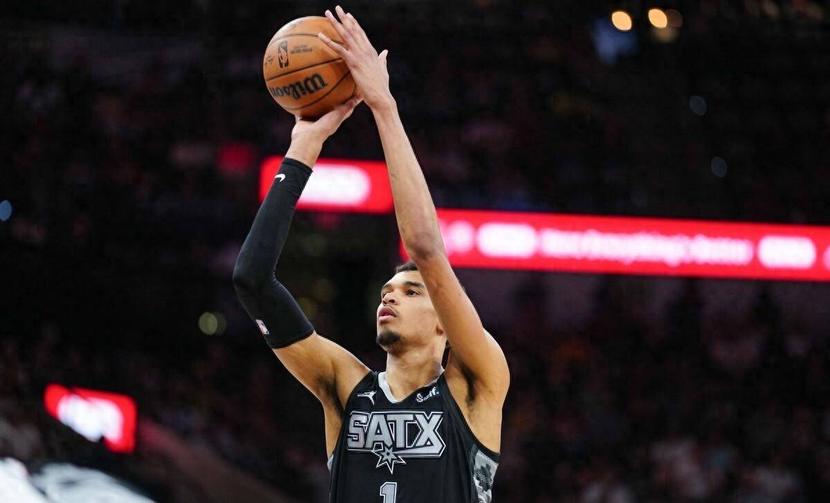 马刺强势尼日利亚男篮,拉文高光表现的简单介绍 马刺强势尼日利亚男篮,拉文高光表现的简单介绍