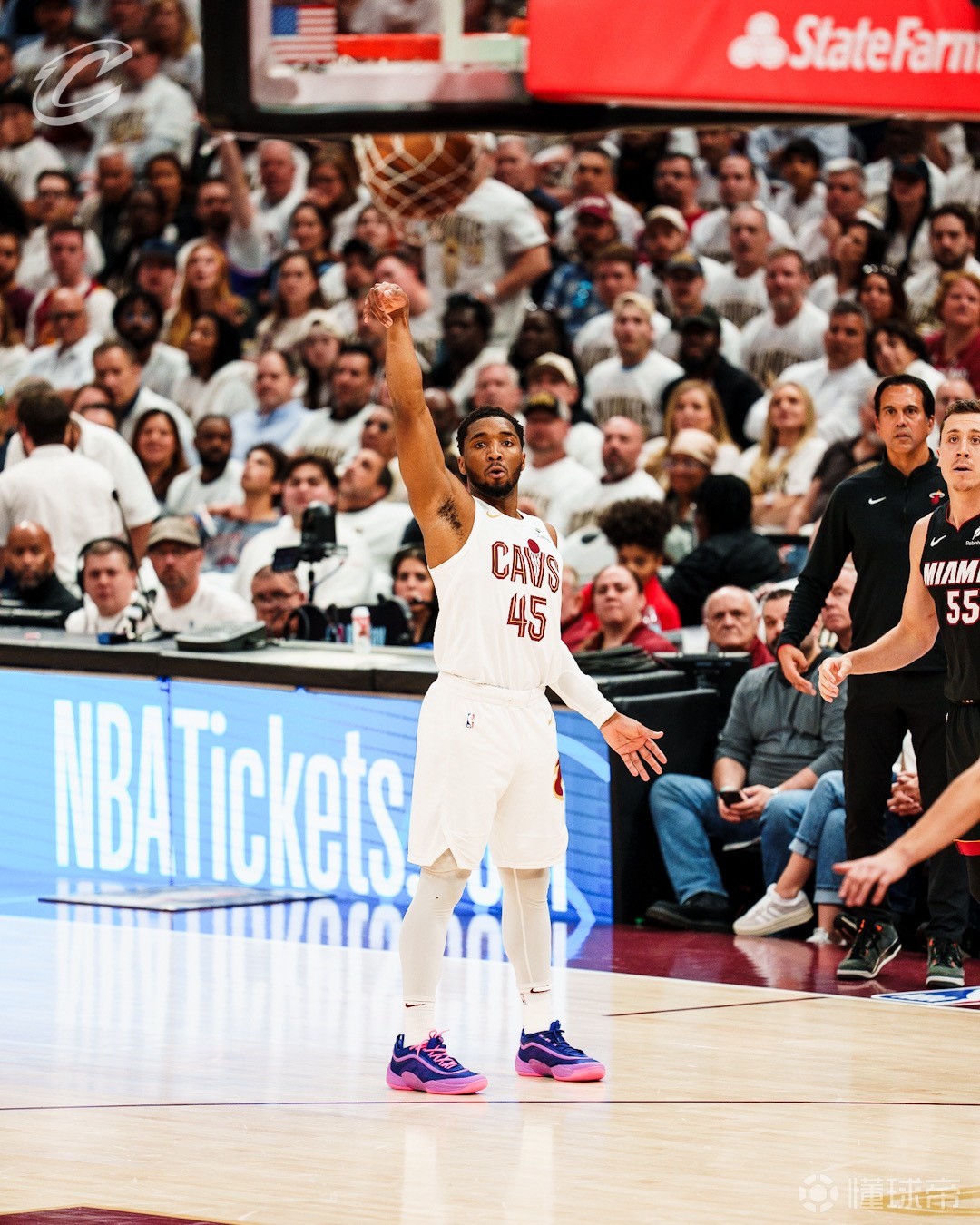 包含米切尔砍38分独砍湖人,掘金赢球仍遭淘汰的词条 包含米切尔砍38分独砍湖人,掘金赢球仍遭淘汰的词条