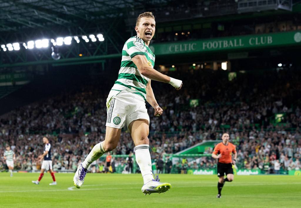 凯尔特人击败雄鹿,终结对手连胜 凯尔特人击败雄鹿,终结对手连胜