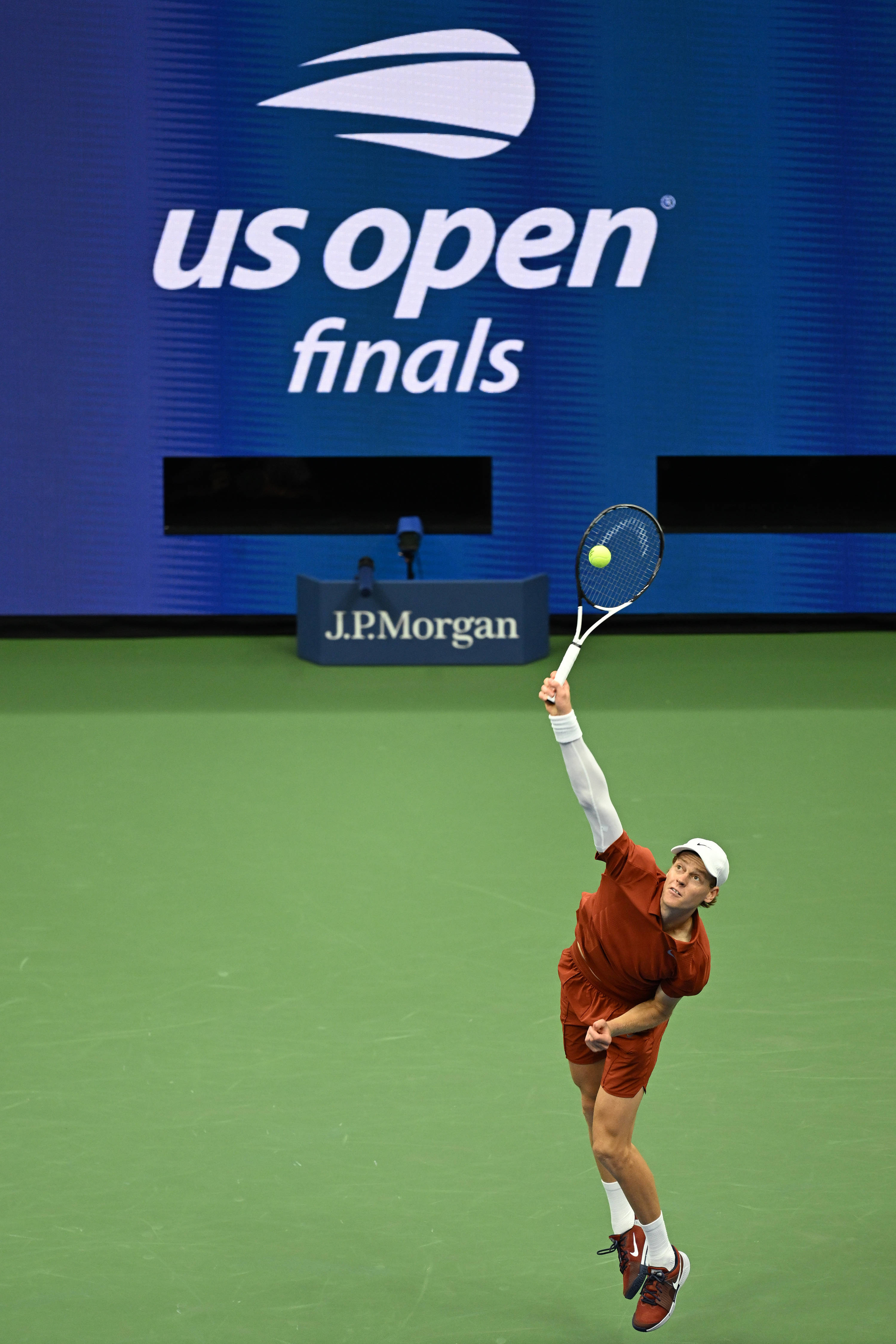 包含欧洲网球队险胜世界网球队，阿尔卡拉斯统治全场的词条