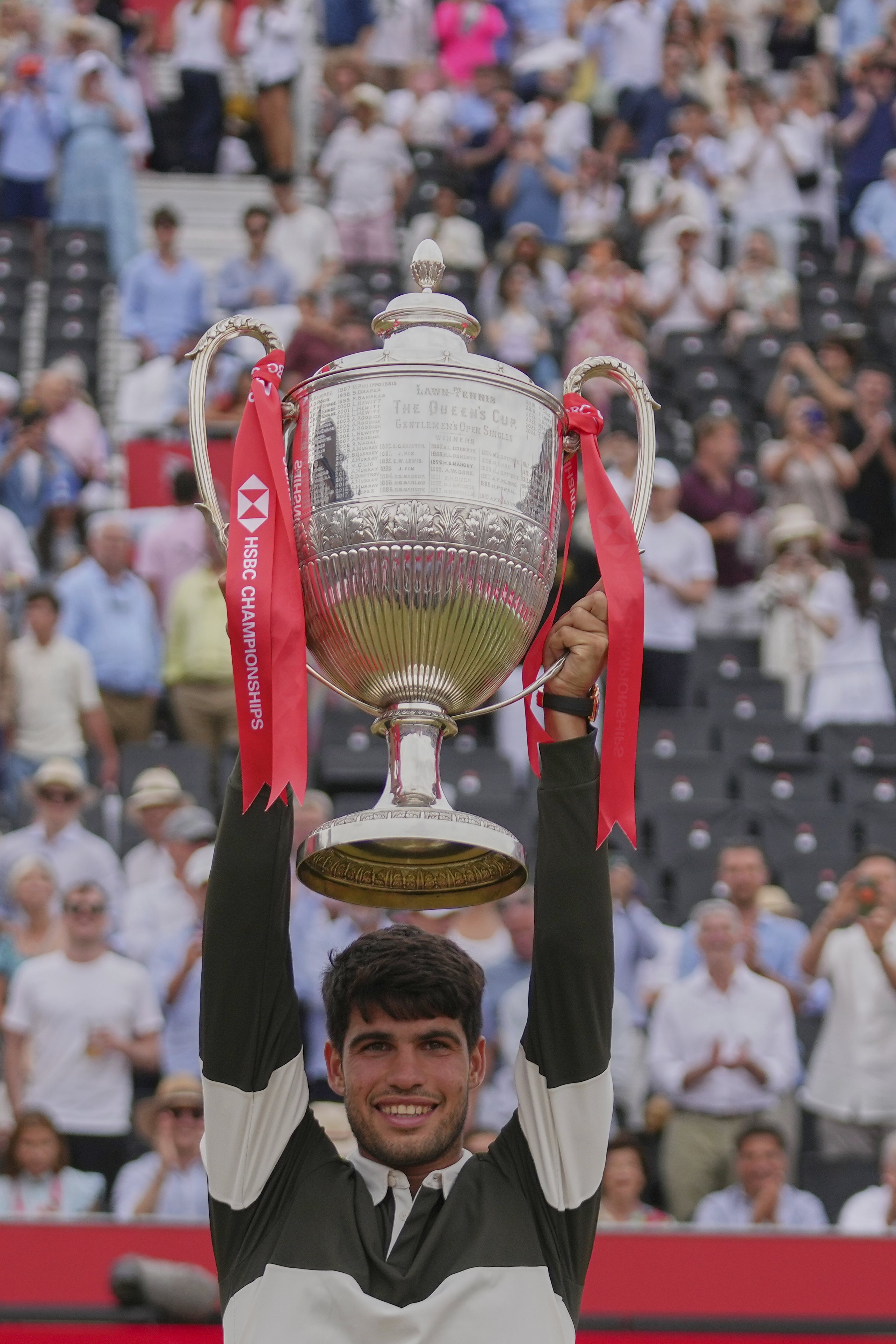 包含欧洲网球队险胜世界网球队，阿尔卡拉斯统治全场的词条