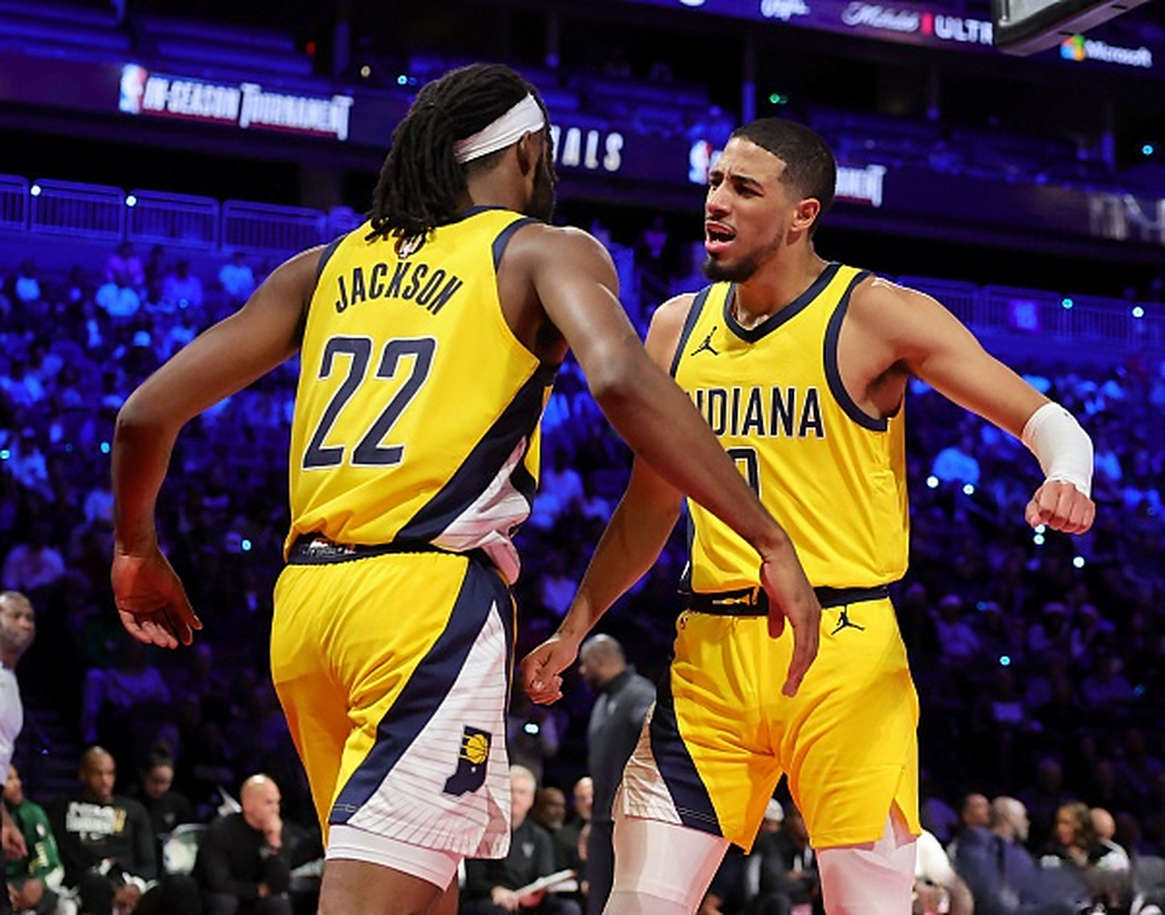 步行者主场击败雄鹿,东部第二 步行者主场击败雄鹿,东部第二