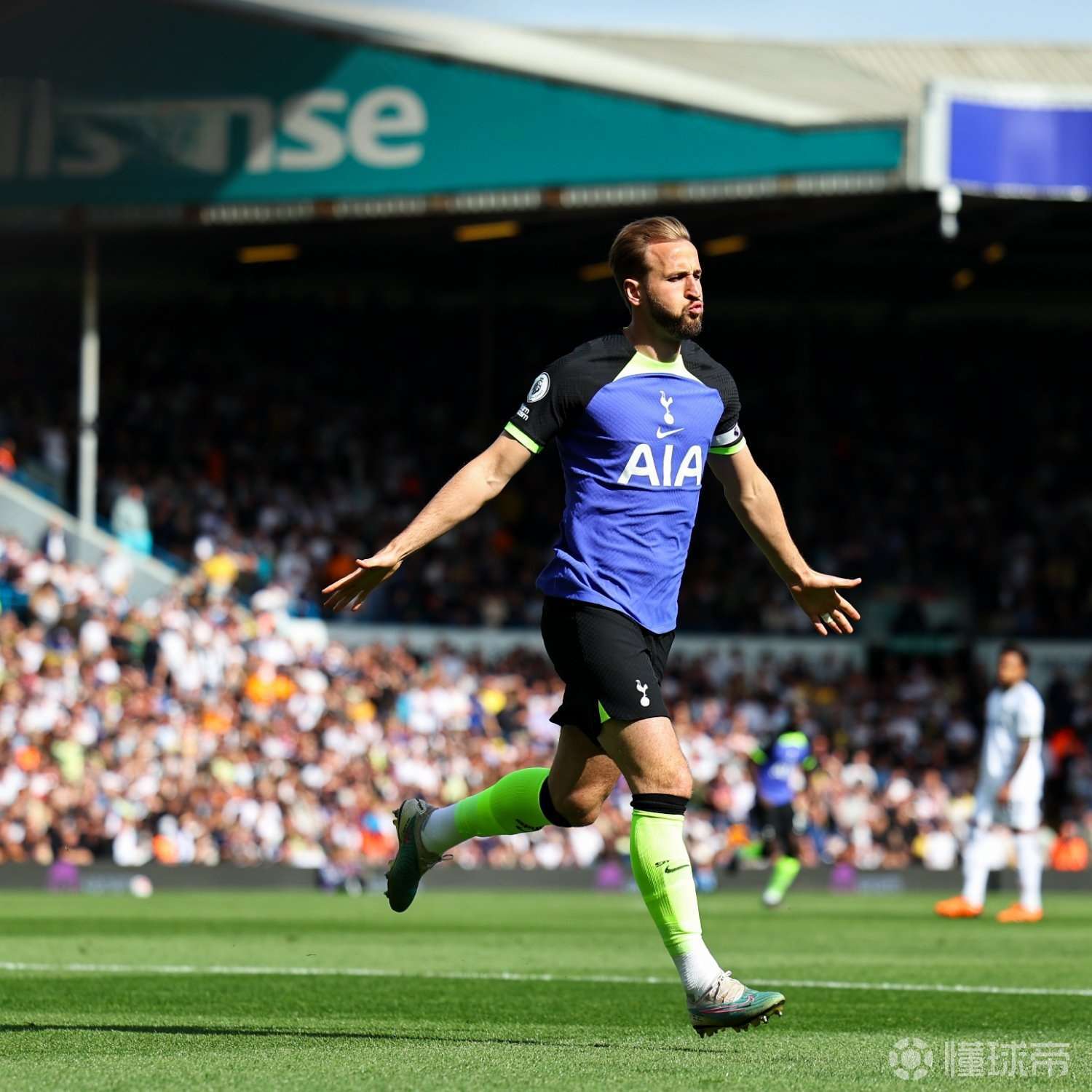包含皇马完胜里昂，哈里·凯恩打破历史纪录的词条