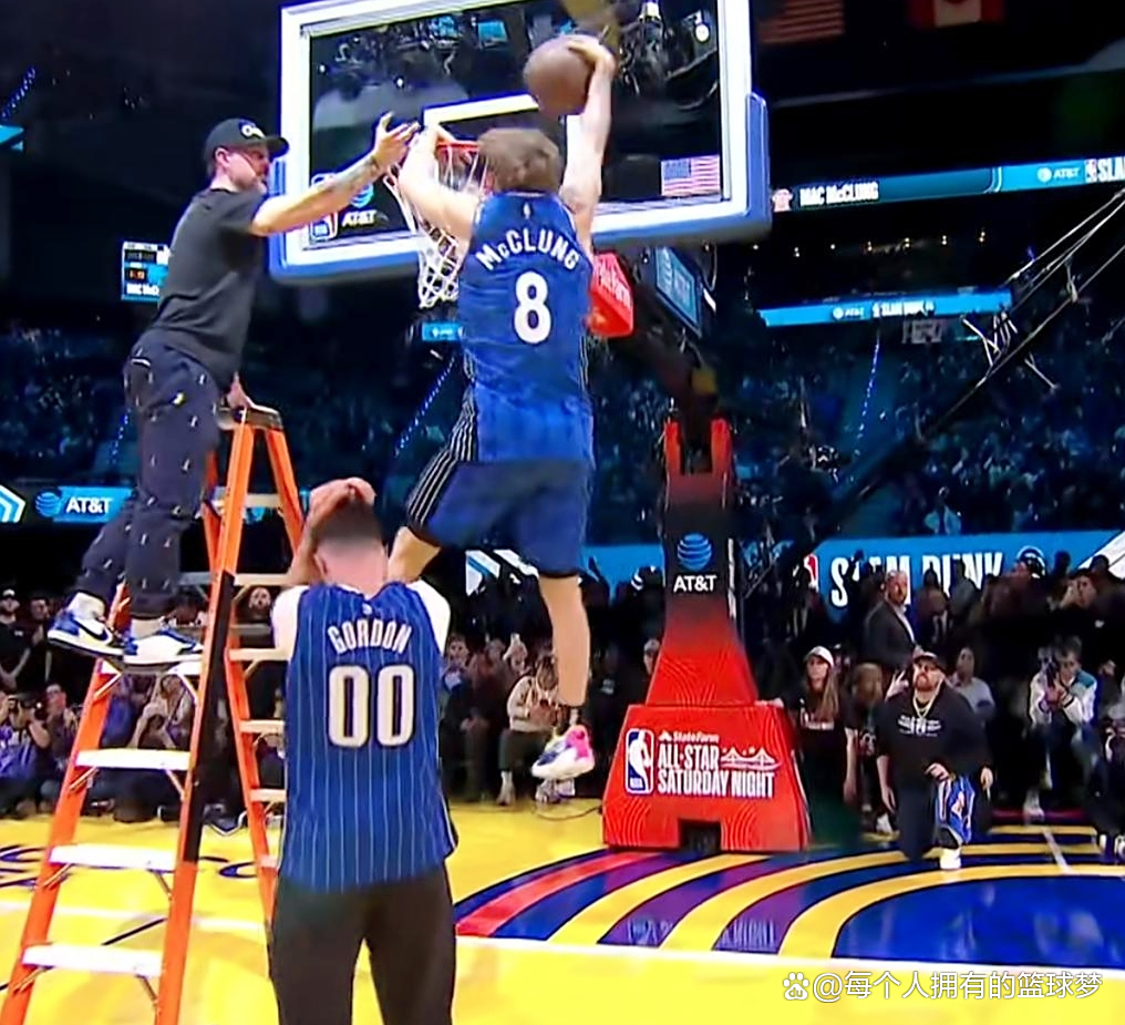 篮球选手刷新世界纪录,震撼全场 篮球选手刷新世界纪录,震撼全场