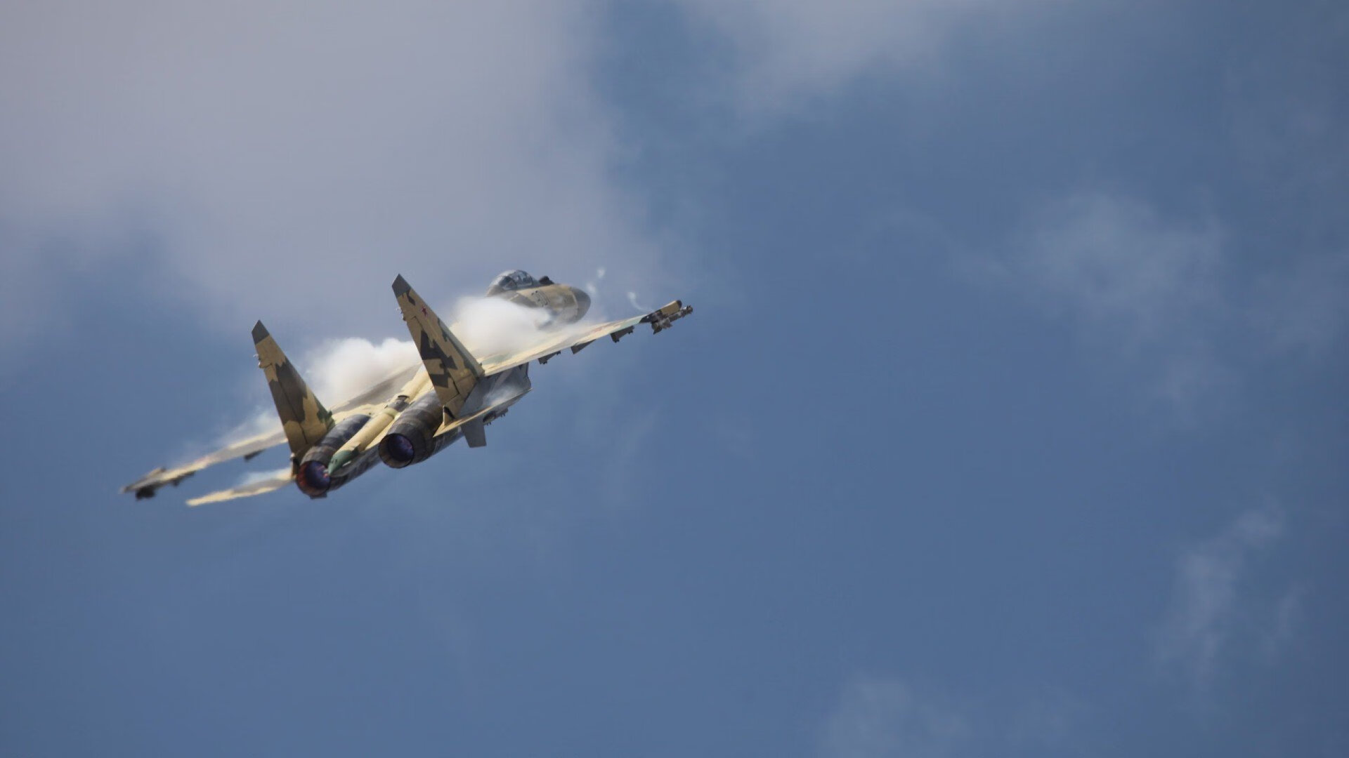 硬仗之王本泽马与乌克兰速胜芬兰，足球场上的坚韧与效率