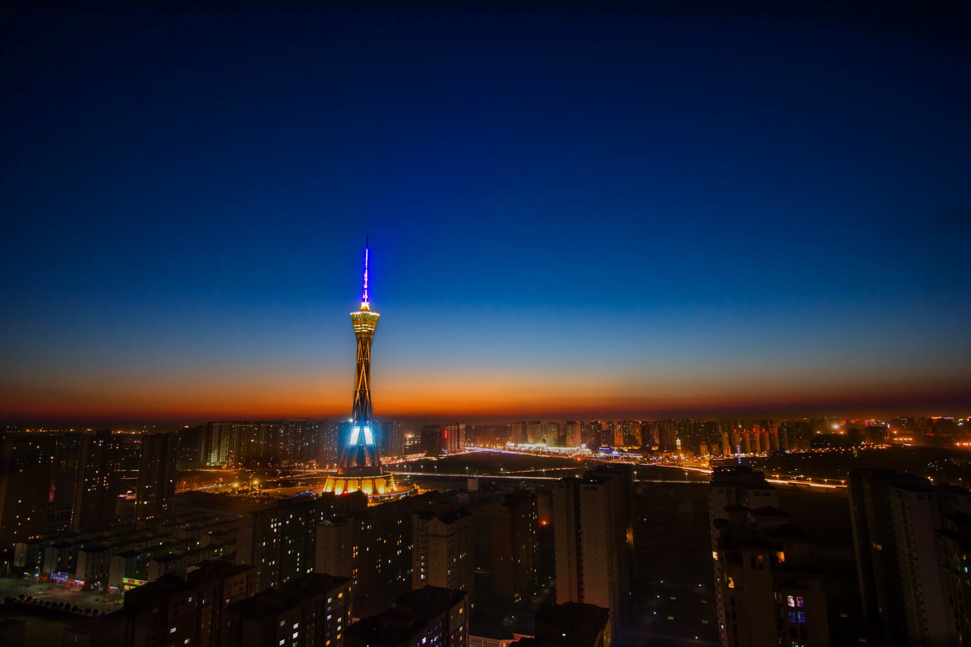 双城记，绿茵场与硬木地板的压力圣战