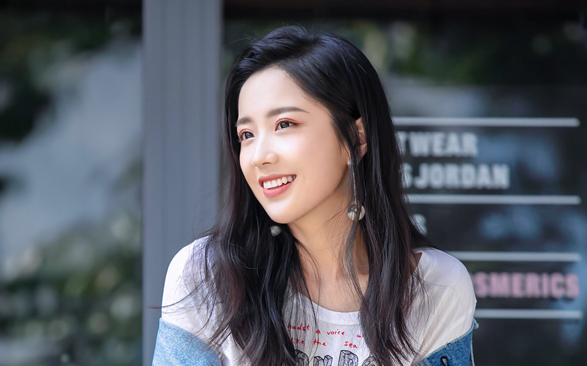 德甲争冠焦点战，猛龙全面压制雄鹿的战术启示