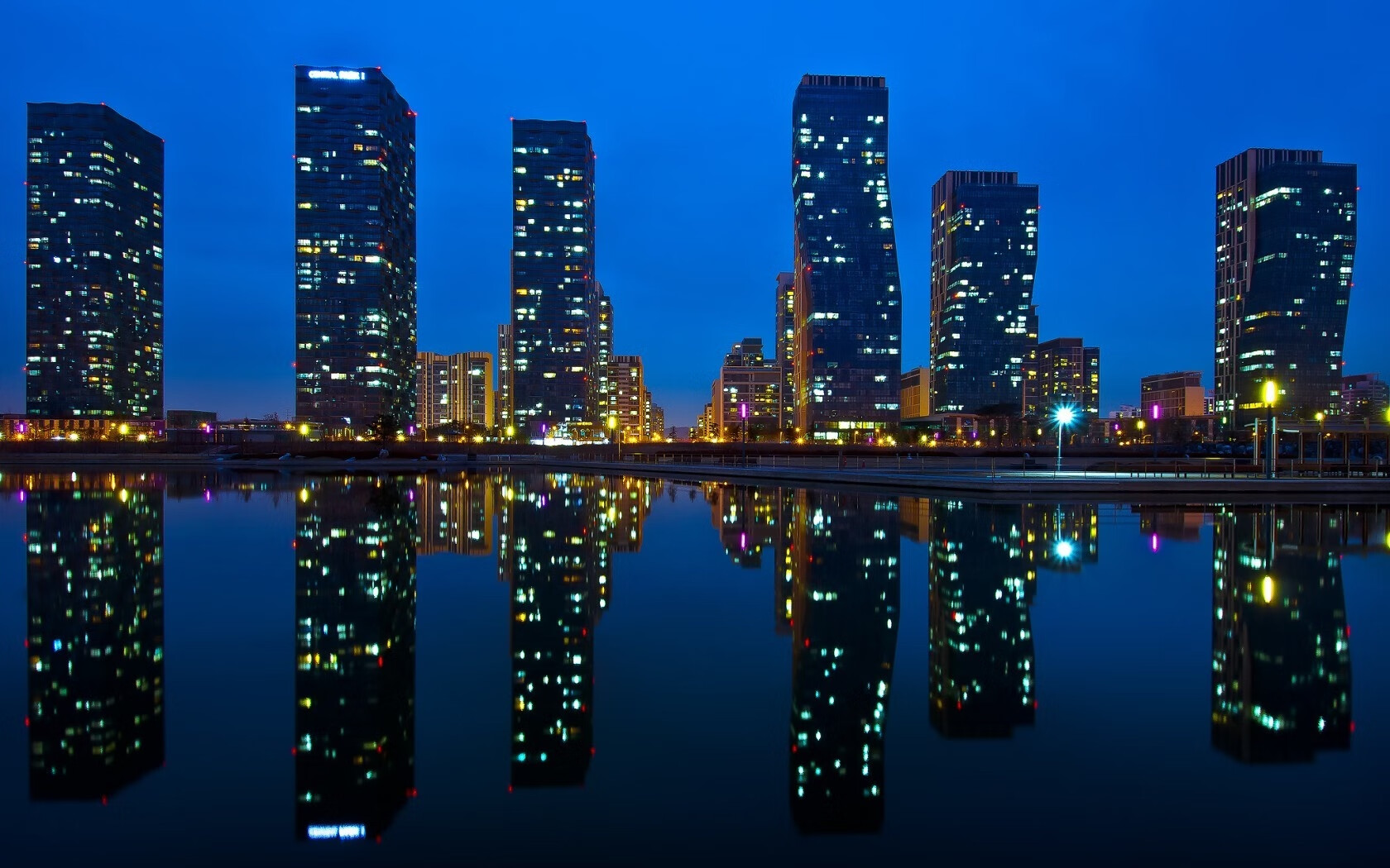 世俱杯奖金-激情燃烧，F1年度争冠之夜，阿什拉夫点燃赛场